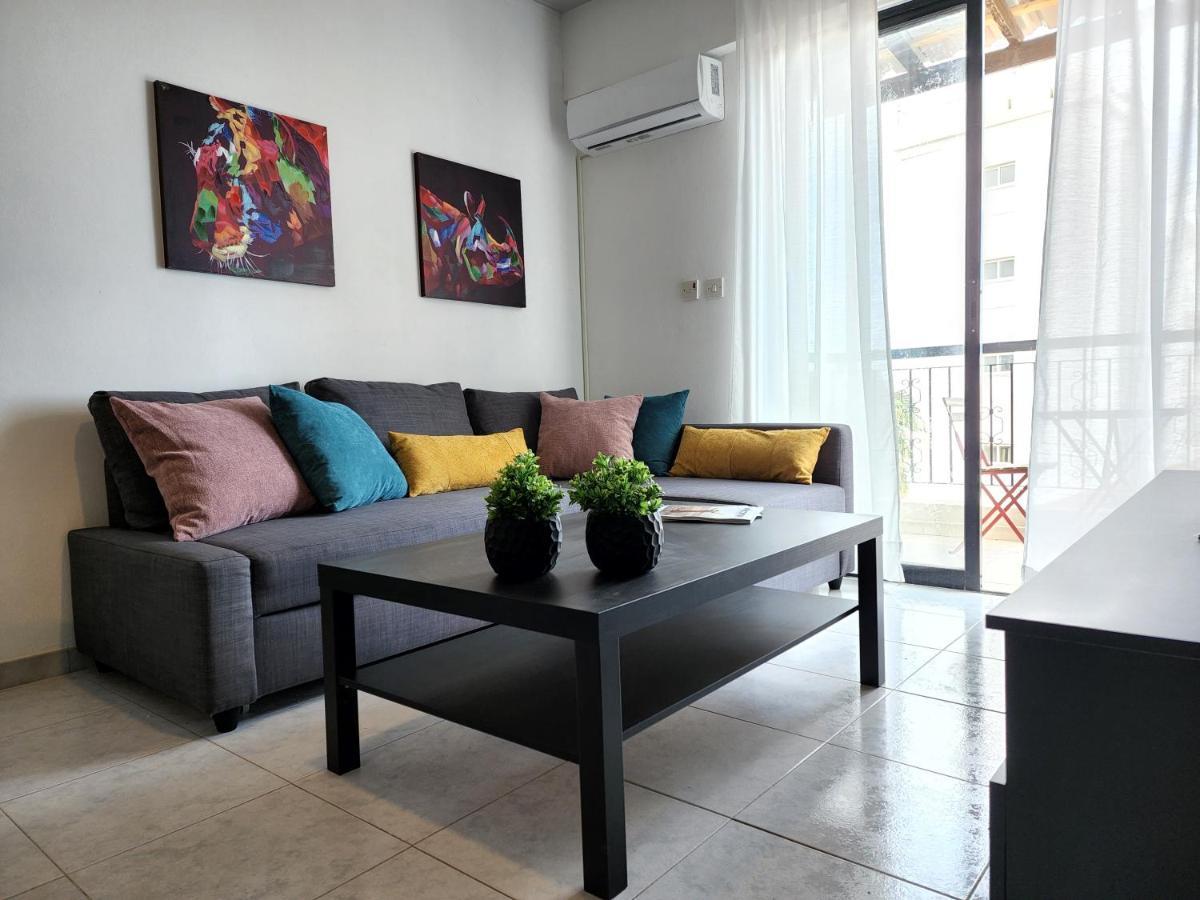 Kay'S City & Seaview One Bedroom Apartment Larnaca Bagian luar foto