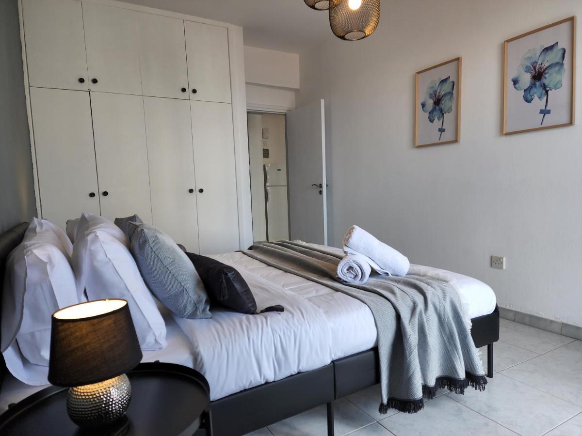Kay'S City & Seaview One Bedroom Apartment Larnaca Bagian luar foto