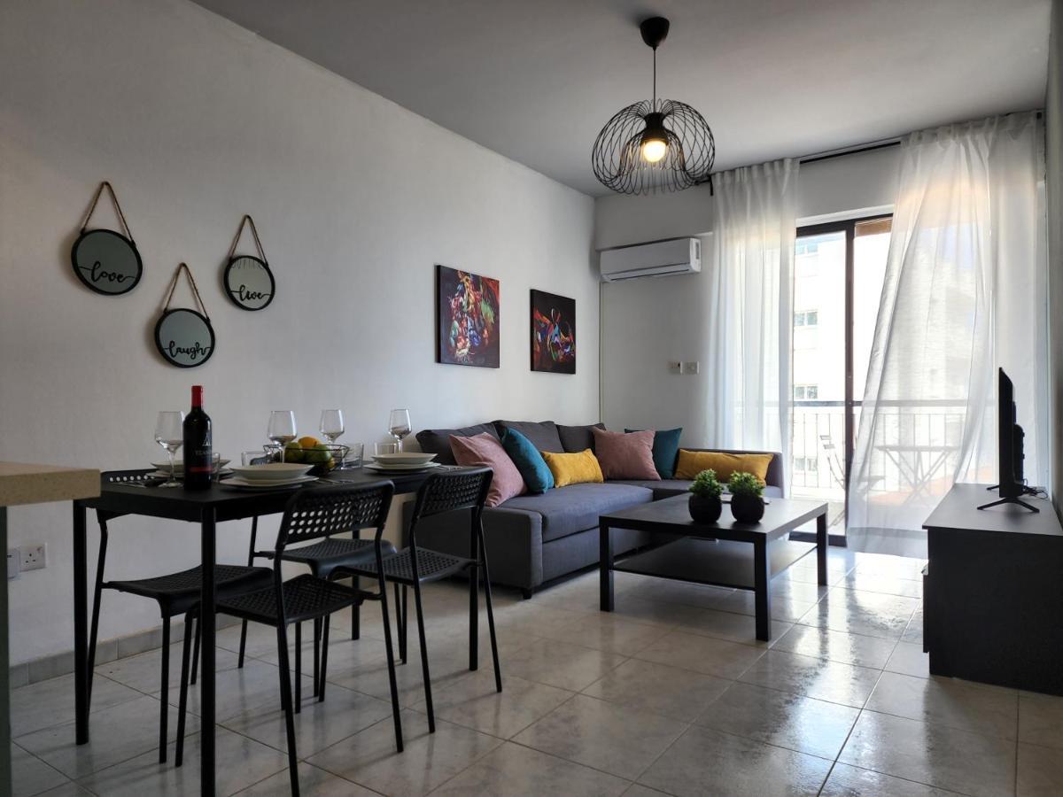 Kay'S City & Seaview One Bedroom Apartment Larnaca Bagian luar foto