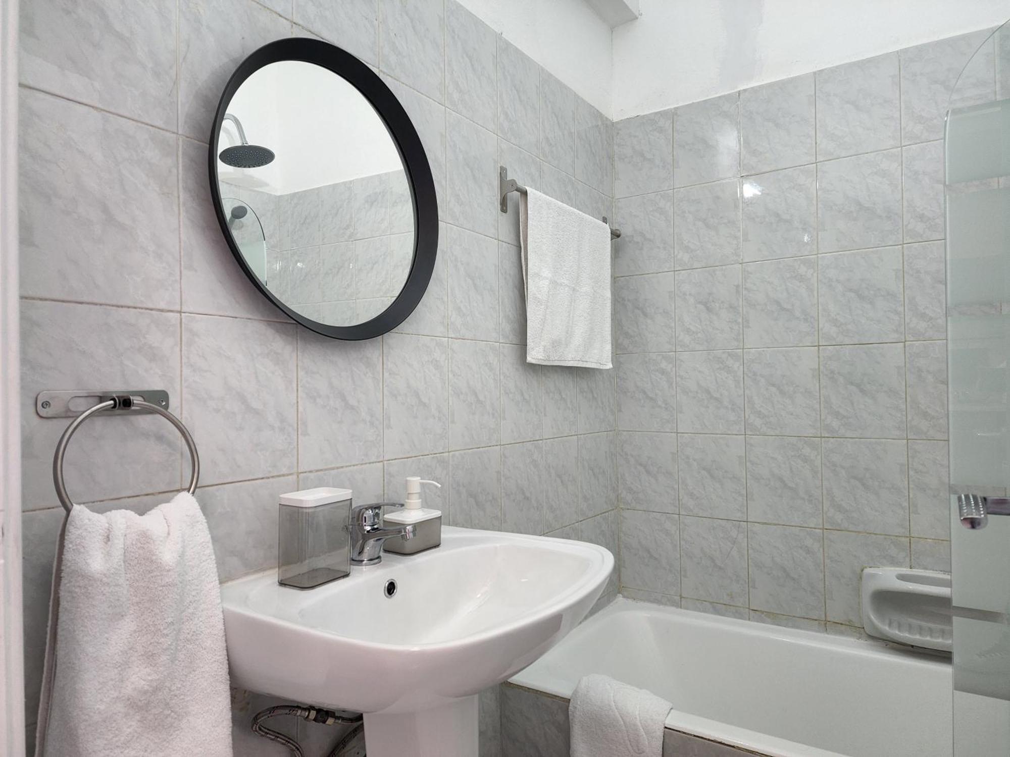 Kay'S City & Seaview One Bedroom Apartment Larnaca Bagian luar foto