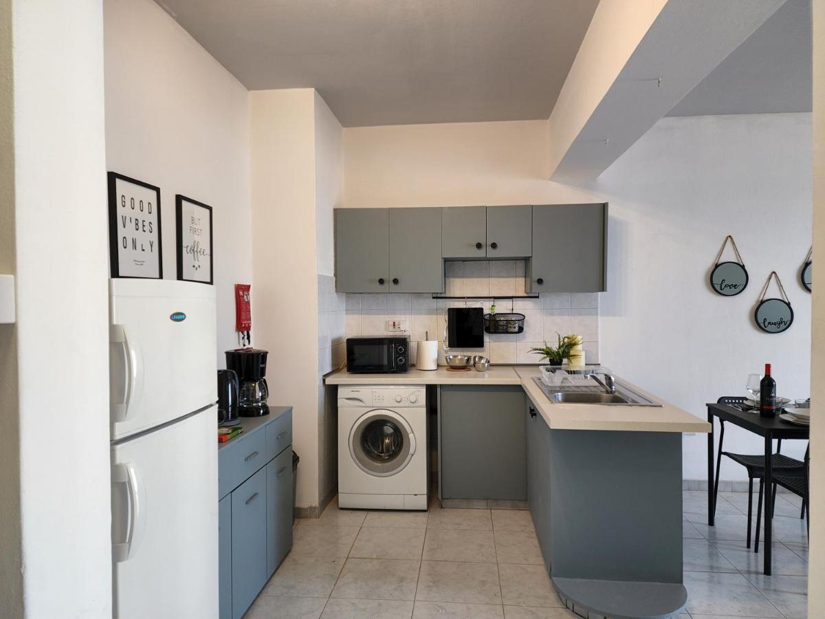 Kay'S City & Seaview One Bedroom Apartment Larnaca Bagian luar foto