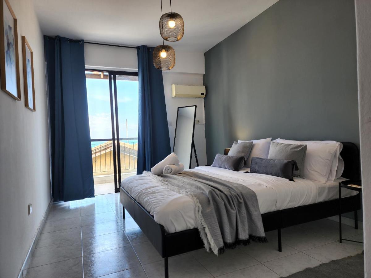 Kay'S City & Seaview One Bedroom Apartment Larnaca Bagian luar foto